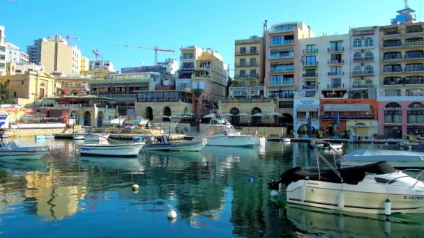 Giuliani Malta Giugno 2018 Pescherecci Nel Porto Spinola Bay Con — Video Stock