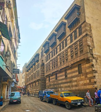 Cairo, Mısır - 21 Aralık 2017: Sultan Qansuh Wikala al-Guri-al-Guri karmaşık parçasıdır, Ortaçağ Kervansaray, cephe duvarına İslam Kahire'de, Aralık'ta 21 Cairo bulunan