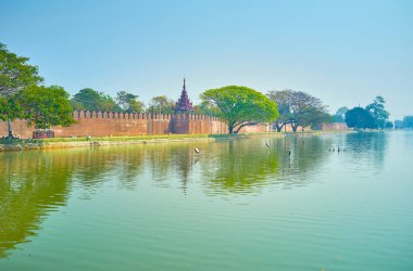 Kraliyet Sarayı Mandalay, Myanmar çevreleyen geniş doug hendek