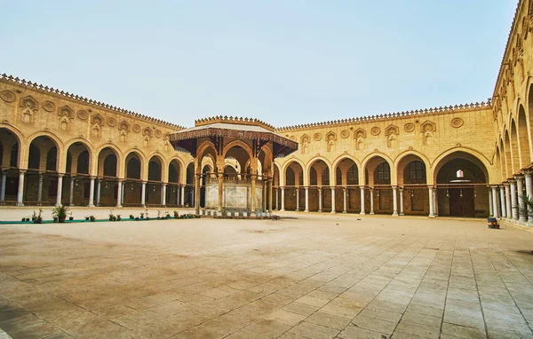 Cairo Egypte December 2017 Grote Binnenplaats Van Sultan Muayyad Moskee — Stockfoto