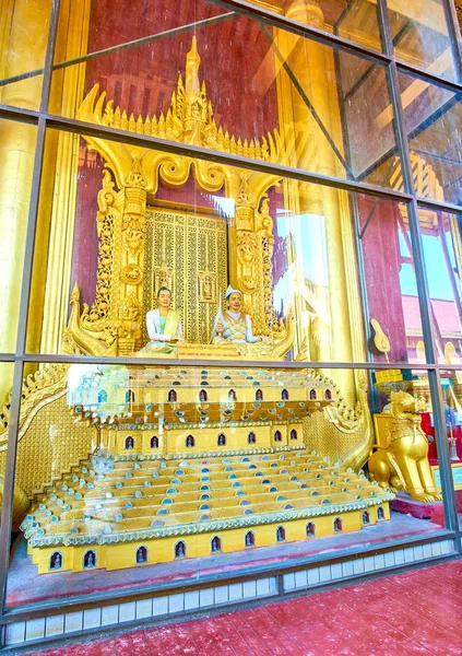 Mandalay Myanmar Февраля 2018 Года Прекрасный Золотой Резной Львиный Трон — стоковое фото