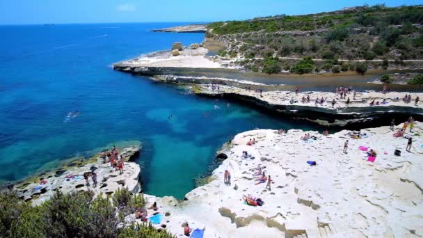 Marsaxlokk Malta Июня 2018 Года Природный Бассейн Петра Уникальным Известняковым — стоковое видео