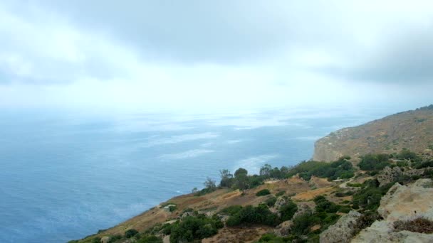 Hızlı Alçak Bulutlar Sis Dingli Cliffs Guastalla Northern Malta Bölgesi — Stok video