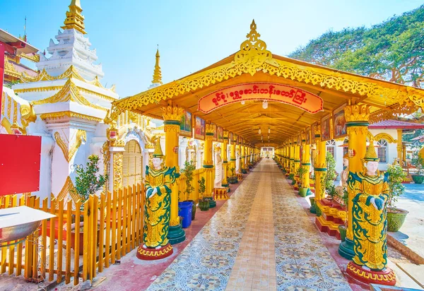 Mandalay Myanmar February 2018 Long Covered Corridor Kyauktawgyi Buddha Temple — Stock Photo, Image