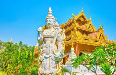 Ruh'un (Nat) oyma heykel Kyauktawgyi Pagoda anıt, Myanmar içinde karmaşık tapınak korur
