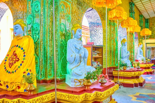 Mandalay Myanmar February 2018 Deretan Patung Marmer Buddha Dalam Kuil — Stok Foto