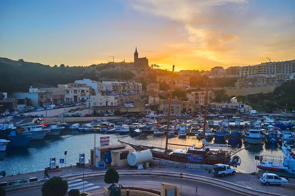 Ghajnsielem Malta June 2018 Fiery Sunset Mgarr Harbour Silhouette Lourdes — Stock Photo, Image