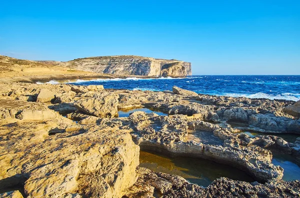 Die Felsige Küste Von Dwejra Mit Blick Auf Pilzfelsen Und — Stockfoto