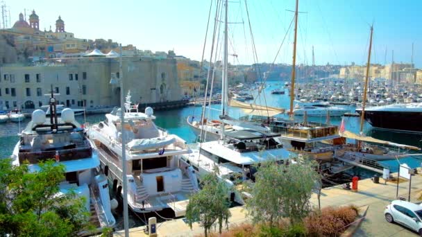 Birgu Malta June 2018 City Hill Overlooks Yachts Boats Vittoriosa — Stock Video