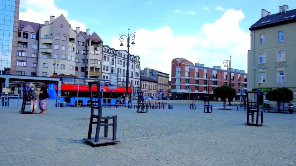 Krakow Polen Juni 2018 Wandeling Langs Lege Stoelen Memorial Van — Stockvideo