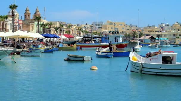 Marsaxlokk Malta Июня 2018 Года Живописная Рыбацкая Деревня Является Одним — стоковое видео