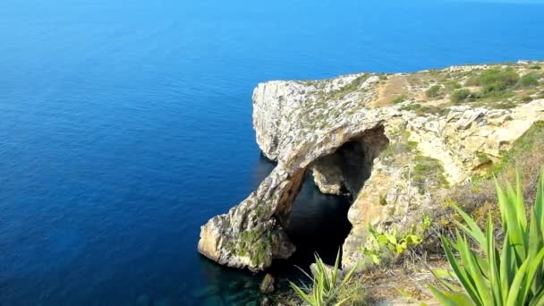 Sitio Gruta Azul Popular Monumento Natural Costa Maltesa Ubicado Pueblo — Vídeos de Stock