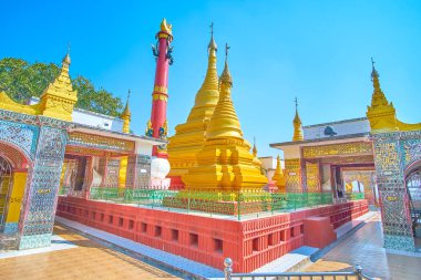 Mandalay tepe üzerinde güzel tapınak duvarları ve Birmanya stil Kulesi şemsiyelerle (HTI), Myanmar ayna çalışmaları ile dekore edilmiş