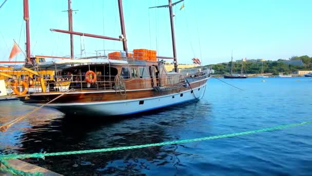 Yacht Moored Harbor Sliema Popular Tourist Resort Located Next Valletta — Stock Video