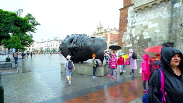 폴란드 2018 에로스 Bendato 에로스 바운드 광장에서에 위치한에 대중적 관광객 — 비디오