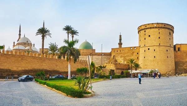 Káhira Egypt Prosince 2017 Vysoký Středověkými Hradbami Citadely Saladin Dochovanou — Stock fotografie