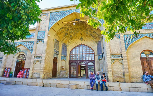 伊朗设拉子 2017年10月13日 10月13日在设拉子 哈菲齐赫纪念馆的风景优美的门户 Iwan 蓝色伽马的几何瓷砖图案 — 图库照片