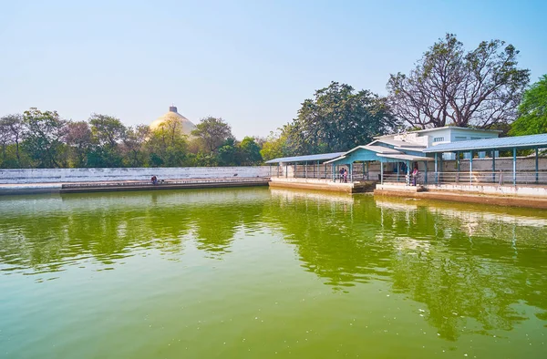 Sagaing Myanmar Februari 2018 Watertank Van Kaunghmudaw Pagode Ligt Naast — Stockfoto