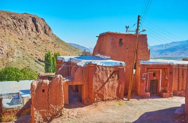 Abyaneh dağ köyü ziyaret edin ve korunmuş ortaçağ adobe mimarisi ve doğal manzara, Iran keyfini çıkarın.