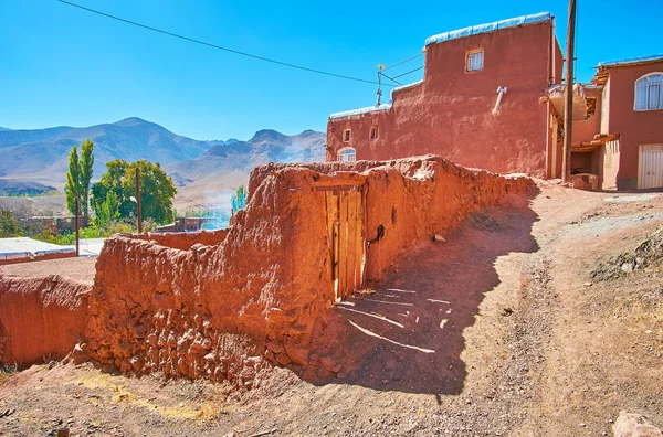 Ruas Montanhosas Abyaneh Abrem Vista Sobre Montanhas Karkas Torno Aldeia — Fotografia de Stock