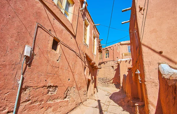 Smalle Heuvelachtige Straat Abyaneh Bergdorp Met Goot Het Midden Van — Stockfoto