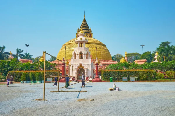 Sagaing Myanmar February 2018 Workers Construct Tent Front Entrance Sitagu — Stock Photo, Image