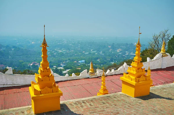 Golden Stupas Min Thonze Caves View Foggy Green Plain Sagaing — Stock Photo, Image