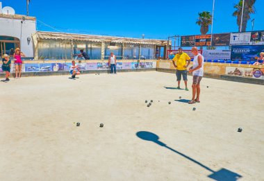 Bugibba, Malta - 14 Haziran 2018: Bocci club Malta kase/misket spor aktivitesi, yerli halk arasında popüler sürümü üzerinde Haziran 14 Bugibba tadını çıkarmak için en iyi yerdir.
