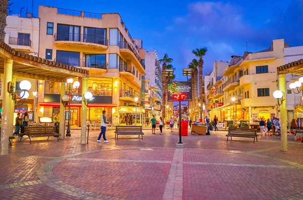 Bugibba Malta June 2018 Evening Activity Bugibba Square Tourists Walking — Stock Photo, Image