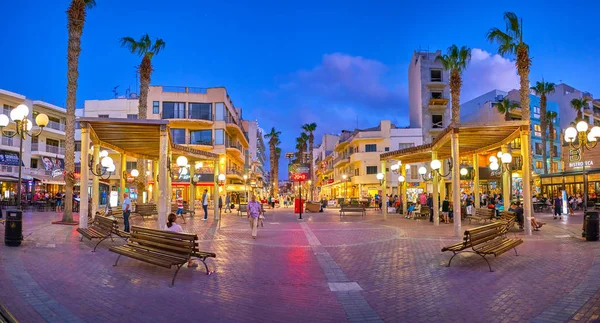 Buġibba Malta Června 2018 Bay Náměstí Obklopeno Gurmánské Ulice Plná — Stock fotografie
