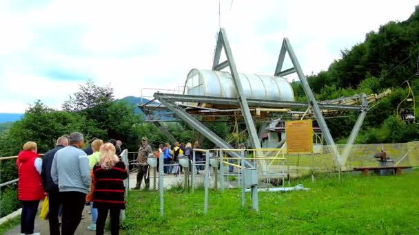 Mizhhiria Ukraine July 2018 Queue Tourists Lower Terminal Ski Lift — Stock Video