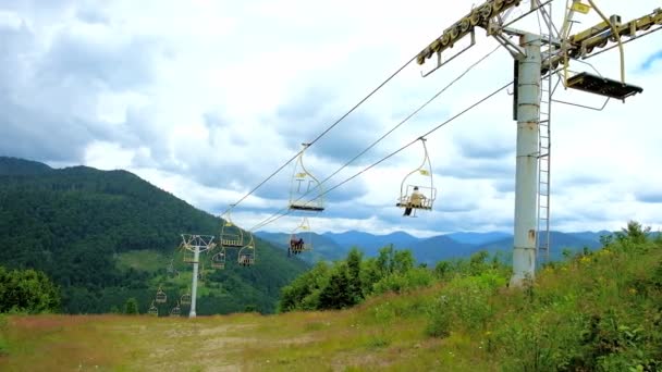 Telesilla Viaja Desde Pico Del Monte Makovytsia Hasta Asentamiento Mizhhiria — Vídeos de Stock