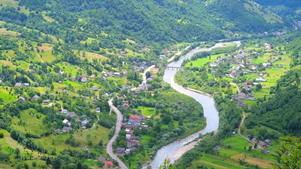 Fiume Rika Curvo Che Attraversa Valle Nelle Montagne Dei Carpazi — Video Stock