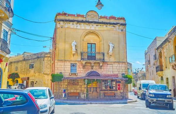 Mosta Malta Června 2018 Krásná Budova Dvojice Soch Průčelí Stinná — Stock fotografie