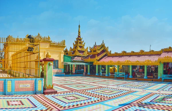 缅甸萨加因 2018年2月21日 参观萨加宁山上最古老的寺庙 峰会塔 峰会塔 以其美丽而闻名 — 图库照片