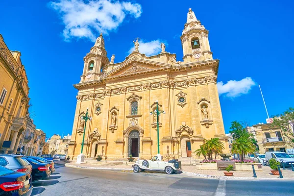 马耳他纳克萨尔小镇胜利圣母教区教堂的美丽正面 — 图库照片
