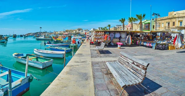 Marsaxlokk Malta Junho 2018 Passeio Marítimo Xatt Sajjieda Com Barracas — Fotografia de Stock