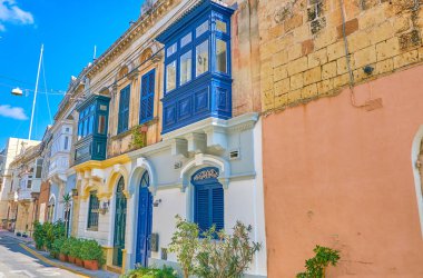 Malta balkonlu ve güzel frontages, Naxxar kentindeki Malta tarihi evleri