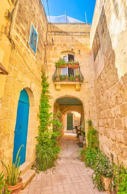 Yukarıda kemerli geçit Naxxar kasaba, Malta eski İlçesi'nde Balkonlu Oda