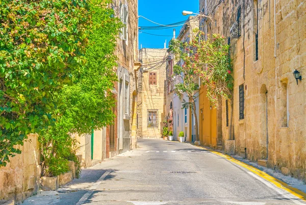 マルタの小さな町の中世の街を歩くの過去 ナッシャーの精神を感じること — ストック写真