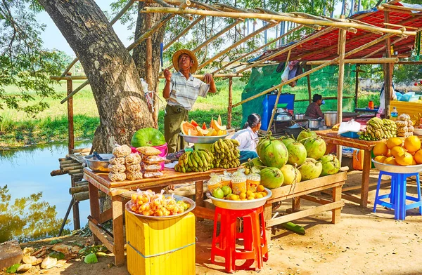 Ava Myanmar Febrero 2018 Puesto Frutas Junto Monasterio Bagaya Con — Foto de Stock