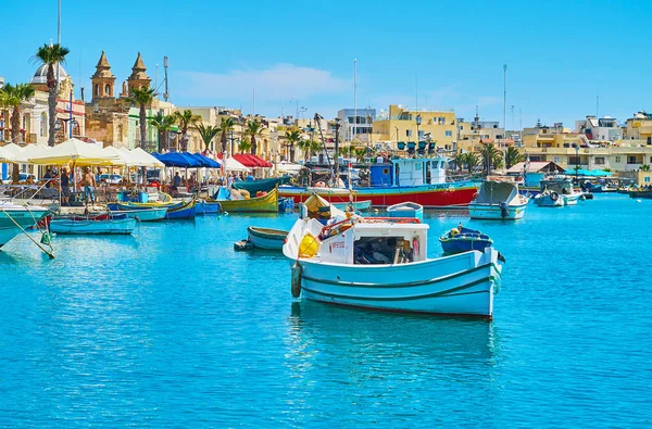 Marsaxlokk Malta Června 2018 Pobřeží Vesnice Obsazena Obytné Čtvrti Historické — Stock fotografie