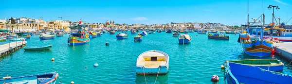 Marsaxlokk Malta Haziran 2018 Panorama Limanda Demirli Tekneler Yüzlerce Arka — Stok fotoğraf