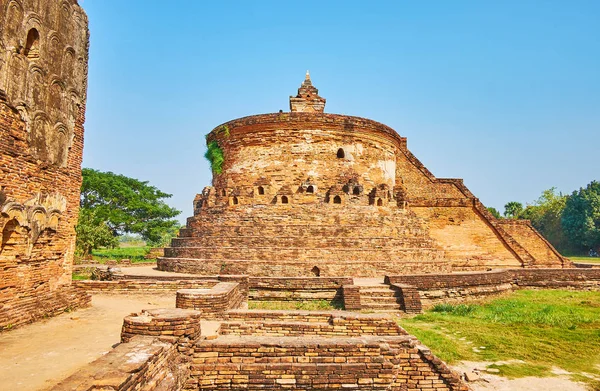 Vue Latérale Sanctuaire Myint Taung Brique Situé Côté Monastère Wingaba — Photo