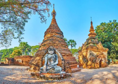 Lord Buddha Yadana Hsemee Pagoda içinde altar itx Ava (Inwa), Myanmar, büyüyen Ceiba (kırmızı ipek - pamuk ağacı), parlak çiçeklerle süslüdür.