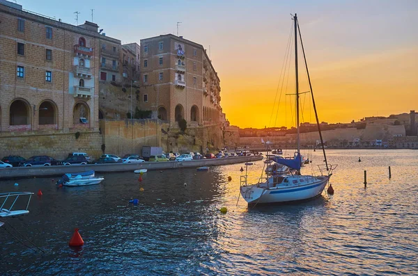 Ljusa Kvällshimlen Över Valletta Medeltida Murar Och Historiska Byggnader Senglea — Stockfoto