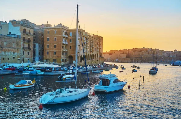 Senglea Málta 2018 Június Napnyugtakor Útjáról Valletta Grand Harbour Kilátással — Stock Fotó