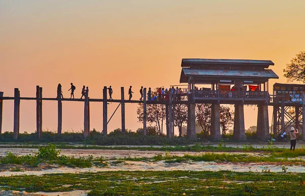 Amarapura Birma Lutego 2018 Zachód Słońca Silhouette Zabytkowego Mostu Bein — Zdjęcie stockowe