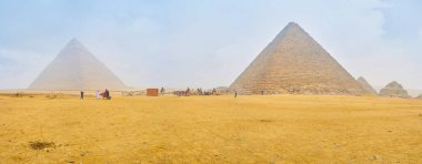 Giza, Mısır - 20 Aralık 2017: Giza piramitleri olmalıdır ve turist yaşam merkezi vardır görmek yer Mısır'da, 20 Aralık Giza
