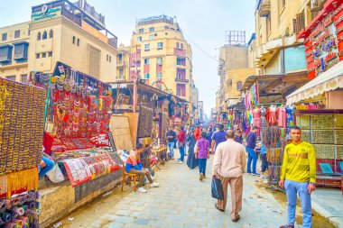 Cairo, Mısır - 20 Aralık 2017: Kuyumcu bölge, Han El-halili souq nedeniyle yüksek çeşitli Mısır tarzı bijouteries ve jewelleries, yerel kadın ve turist arasında en sevilen 20 Aralık Kahire'de olduğunu.
